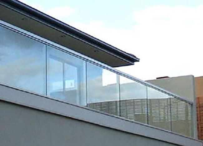 terrassi klaasist balustraad